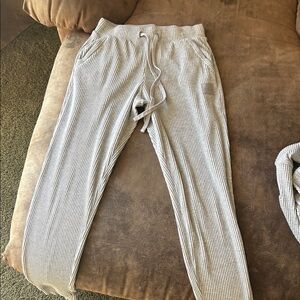 ALO Yoga Ribbed Drawstring Joggers - Light Gray